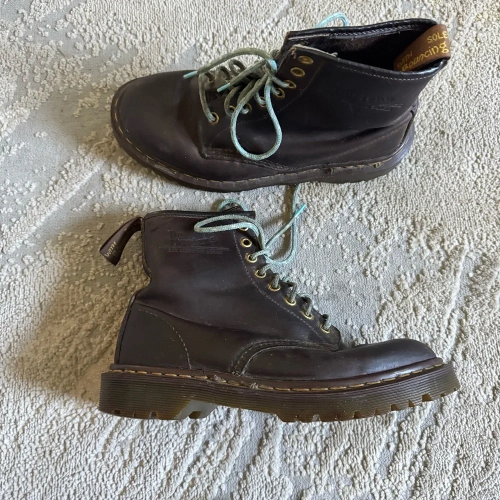 Vintage Dr. Martens boots brown lace up classic made in England 9